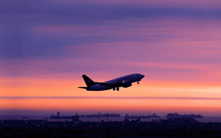Extienden suspensión de vuelos con destinos de más de 8 horas de viaje