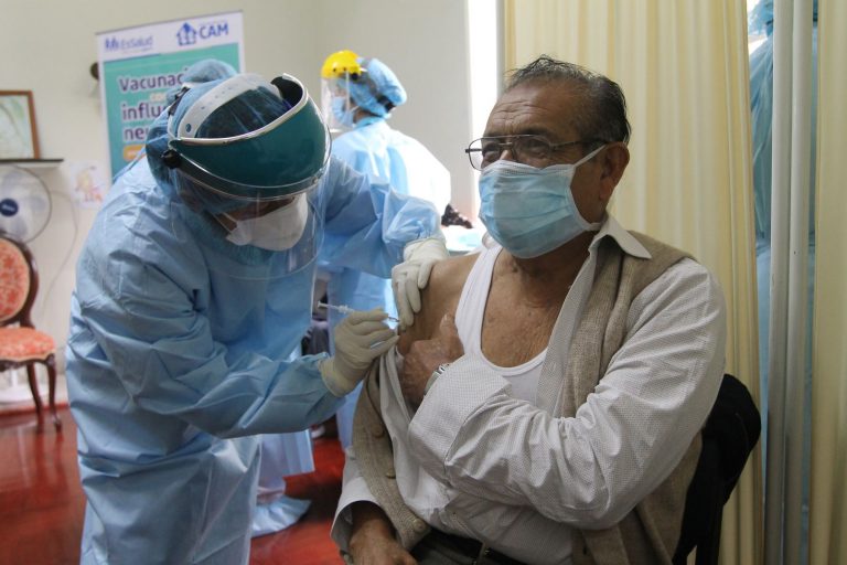 Aún no hay fecha para inmunizar a los adultos mayores en Arequipa