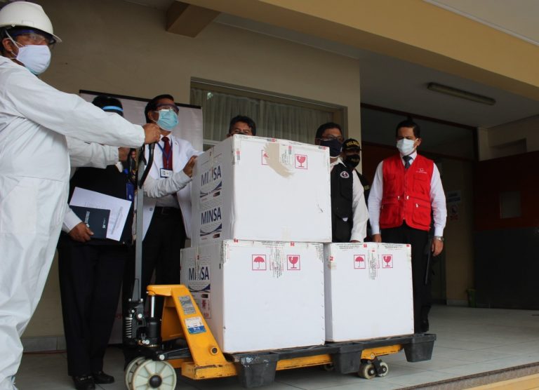 Contraloría revela malos manejos de las vacunas contra el coronavirus en Arequipa