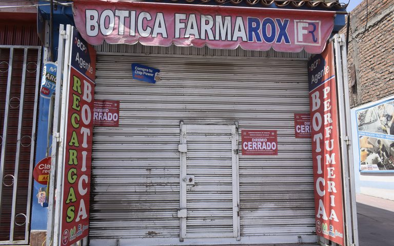 Cierran farmacia que vendía medicamentos vencidos en Paucarpata