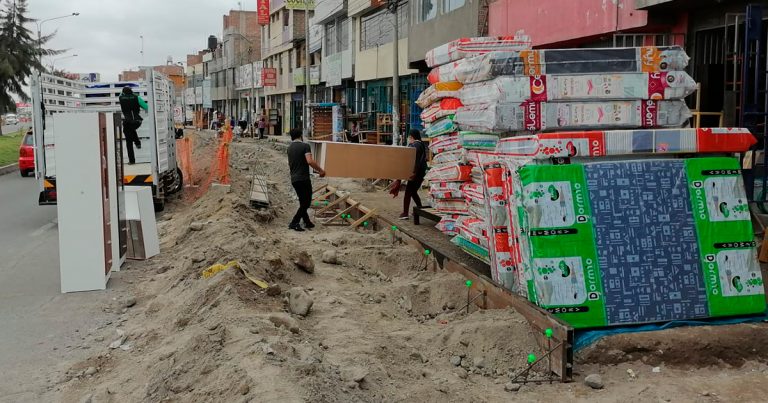 Arequipa: Comerciantes afectados por obras piden que se habiliten pases peatonales