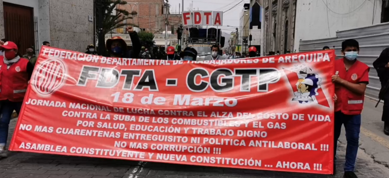 FDTA y otros gremios marcharon en la plaza de Armas como respaldo al paro de transportistas