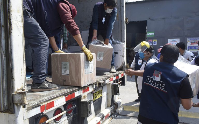 Material electoral llegó a Arequipa