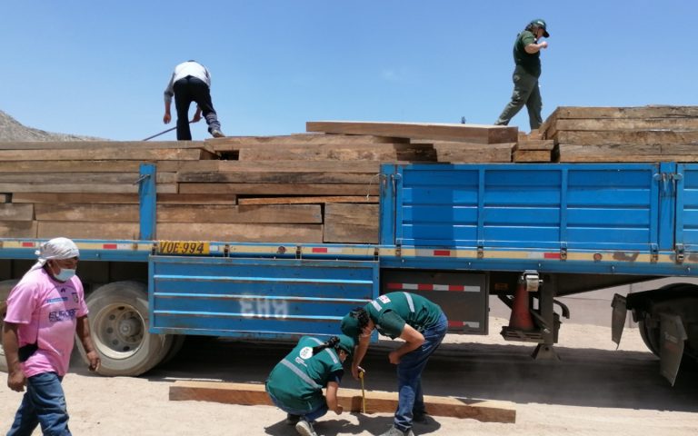 Arequipa:Intervienen camión que trasladaba madera de forma ilegal