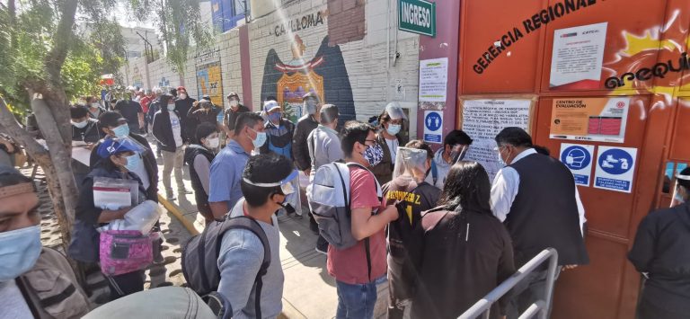 Colapso del sistema generó grandes colas en la sede de la Gerencia Regional de Transporte de Arequipa
