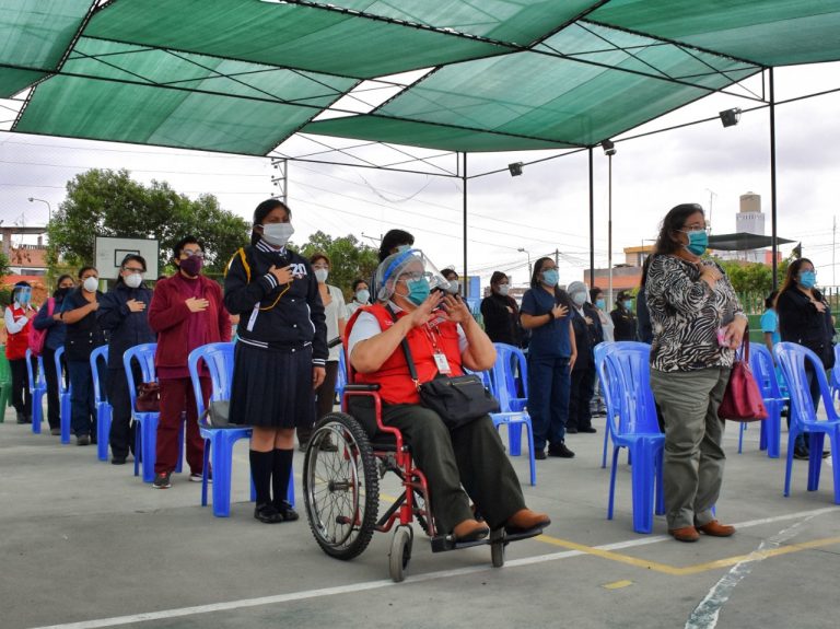 Comuna de Bustamante reconoce a mujeres de la primera línea que combaten contra la COVID-19