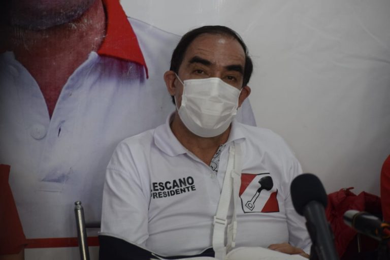 Lescano: «Algunos que tienen cierta capacidad económica, viajan al extranjero y se hacen vacunar, pero el peruano no está en esas condiciones»