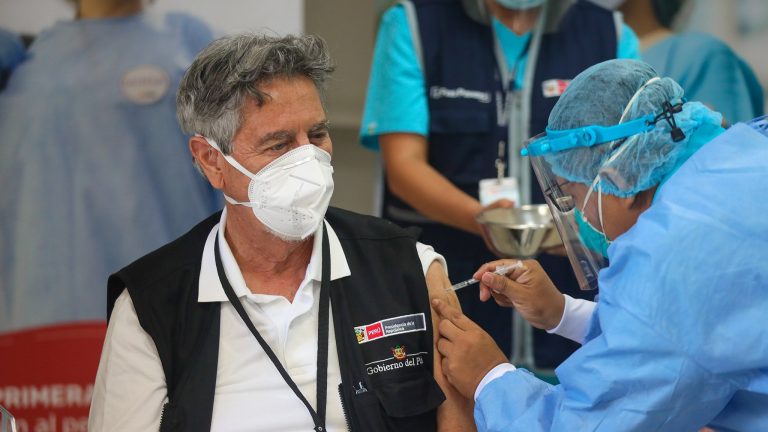 Francisco Sagasti anunció que mañana llegarán al Perú 50 000 vacunas de Pfizer