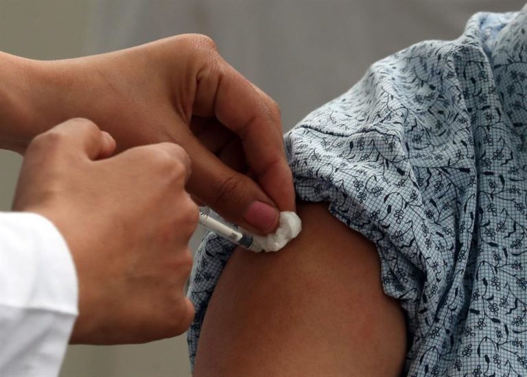 Contraloría inicia acciones de control después de irregular vacunación de funcionarios públicos en Loreto