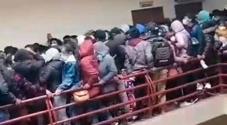 Universitarios fallecen tras rotura de baranda en Bolivia