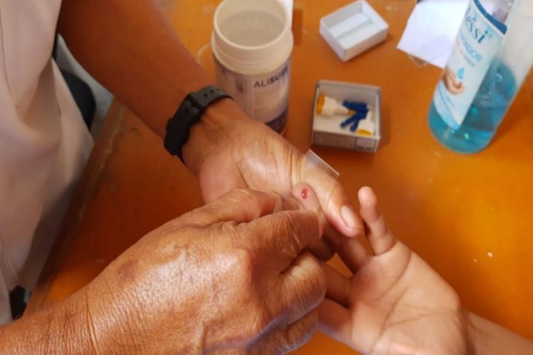Oxford asegura tener la primera vacuna con una eficacia superior al 75 % contra la malaria