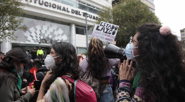 Corte Constitucional de Ecuador despenaliza el aborto para casos de violación