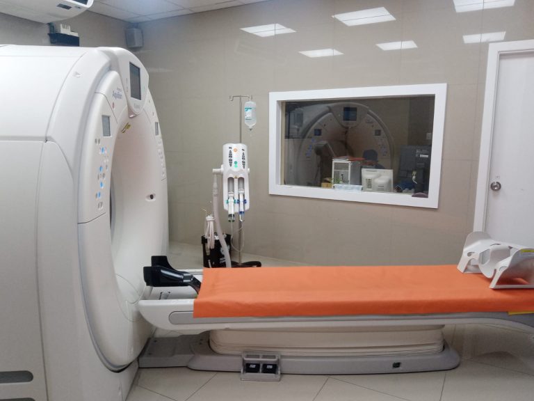 Afiliados al SIS ya pueden acceder al servicio de tomografía del Hospital Goyeneche de forma gratuita