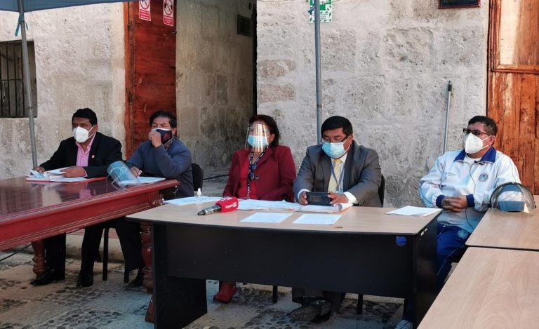 Consejero regional de Arequipa en contra del reinicio de clases presenciales