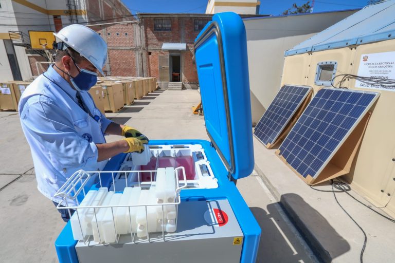 Congeladoras solares se distribuyeron en centros de salud de la región