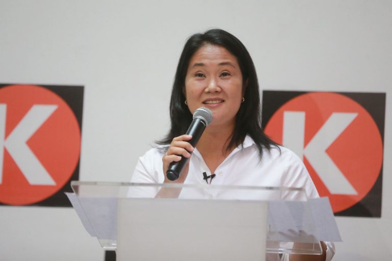 Keiko Fujimori presentó a su equipo para el debate de este domingo