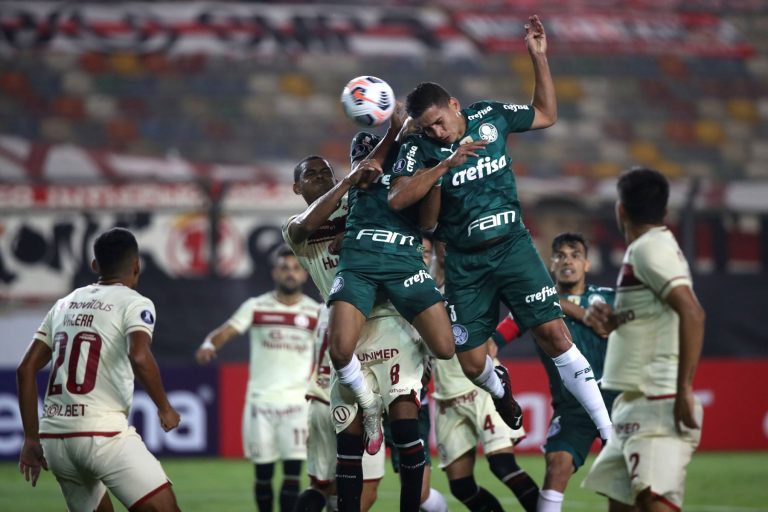 Universitario enfrenta hoy al Palmeiras en busca de llegar a la Sudamericana