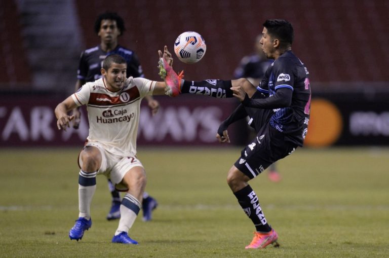 Universitario enfrenta al Independiente del Valle en busca de la tercera plaza