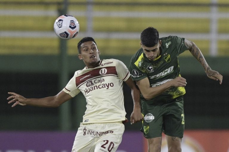 Universitario urgido de puntuar hoy ante Defensa y Justicia por la Libertadores