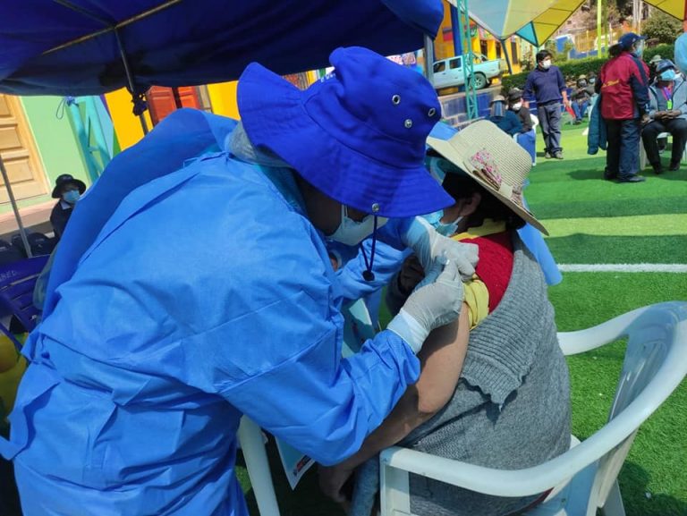 Esta semana inicia la vacunación en 13 distritos de Arequipa donde se incluirá a los adultos de 70 a 79 años