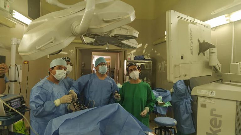 Hospital III de Goyeneche realiza complicada operación de derivación biodigestiva laparoscópica