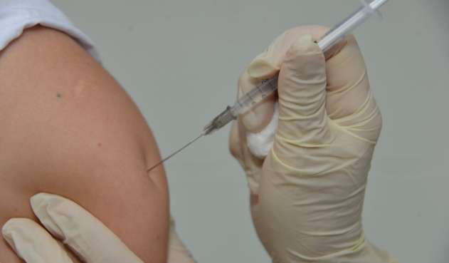 Contraloría investigará caso de jeringas vacías durante la vacunación contra la COVID-19