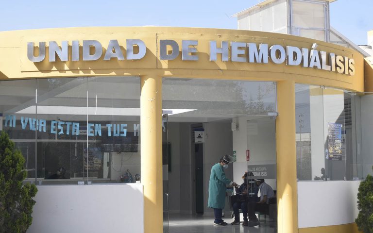 Pacientes con tratamiento de hemodiálisis residentes en la ciudad esperan ser vacunados