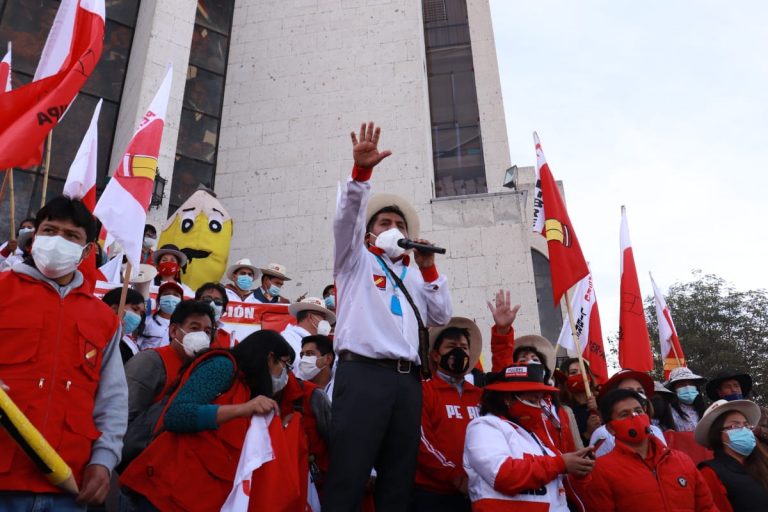 Jaime Quito acusa a los simpatizantes de Fuerza Popular de haber atacado sus propias caravanas para victimizarse