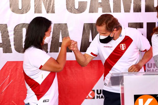 Inés Melchor y Carlos Neuhaus se suman al equipo técnico de Keiko Fujimori