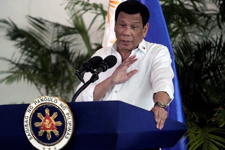 Presidente de Filipinas: «Si no quieren vacunarse, los arrestaré y les inyectaré la vacuna en el trasero»
