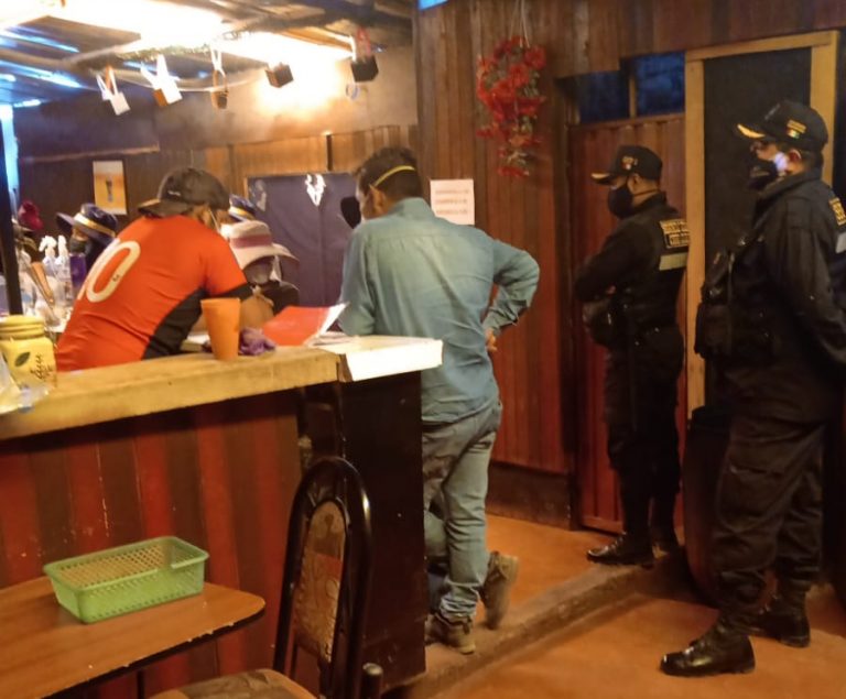 Clausuran bares clandestinos en Cerro Colorado