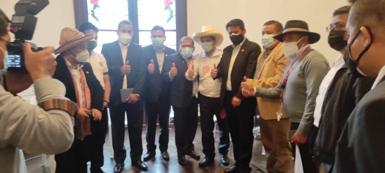 Omar Candia y otros alcaldes de la Macro Región Sur respaldaron a Pedro Castillo