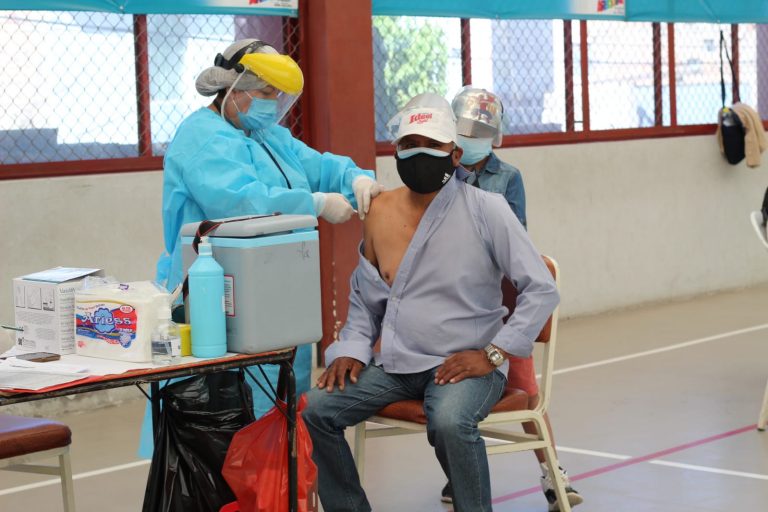 Jornada de vacunación se realiza sin inconvenientes en el distrito de Cerro Colorado