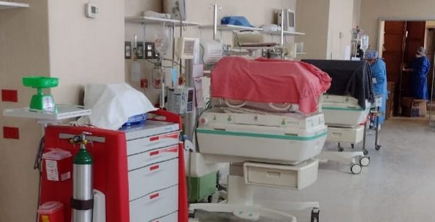 Realizan cirugía a recién nacido en el Hospital Honorio Delgado Espinoza