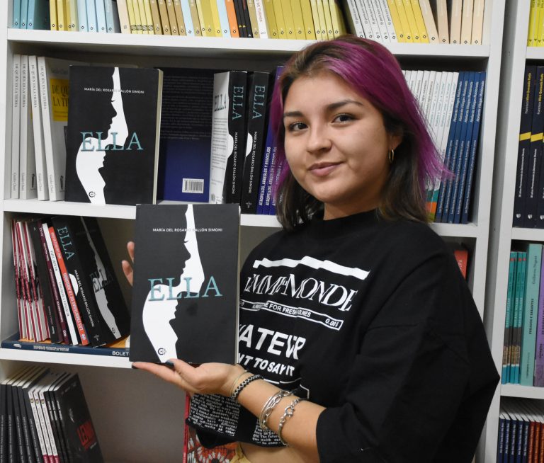 Joven arequipeña presenta su libro “Ella”