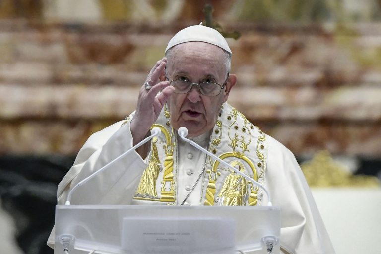 Papa Francisco se recupera favorablemente tras cirugía de colon