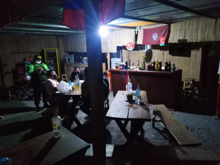 Intervienen a 13 personas que participaban en una fiesta COVID en un local de Mariano Melgar