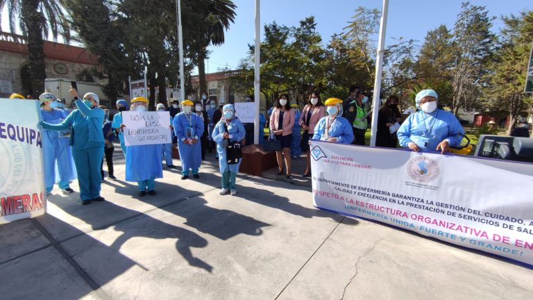 Enfermeras del Hospital III Goyeneche protestan porque plantean la desaparición de su área