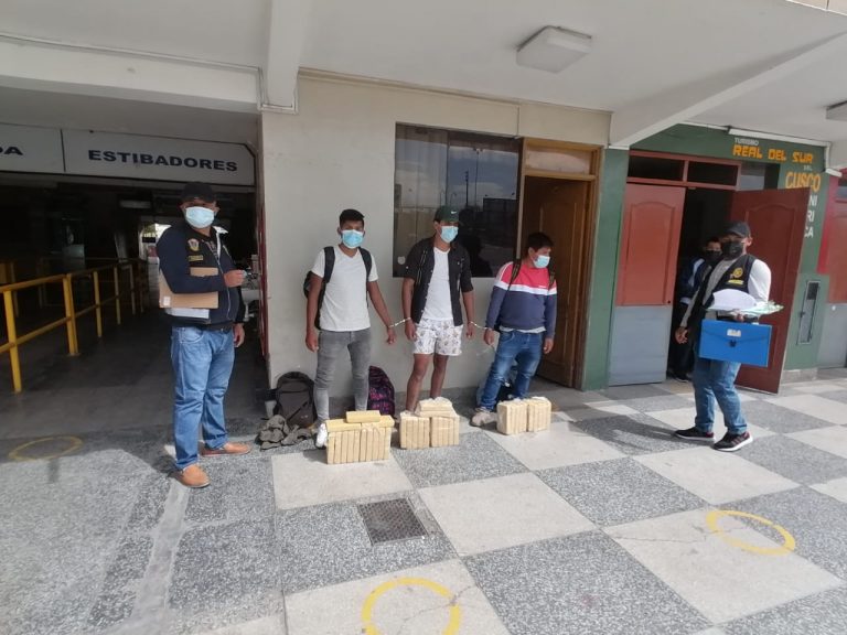 Detienen a la banda criminal «Los Ayacuchanos de Llochegua» con 35 kilos de cocaína en el Terminal Terrestre