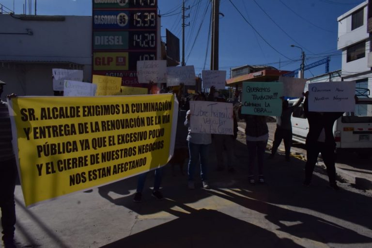 Negocios cerrados y vecinos afectados ante obra inconclusa por más de un año en Paucarpata