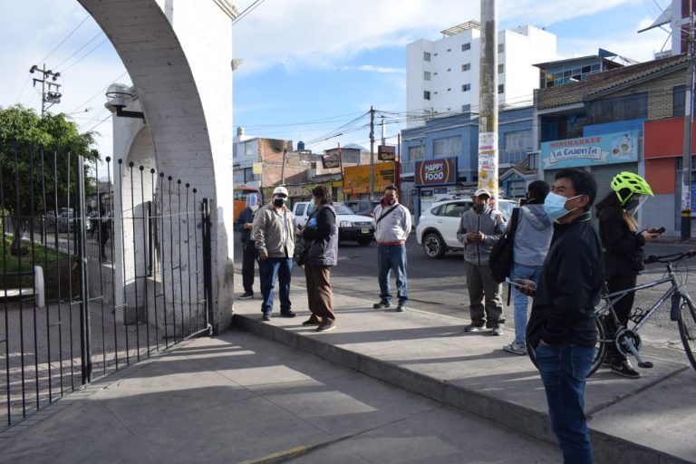 Alcalde de Miraflores se mostró molesto por decisión de Geresa de suspender la vacunación