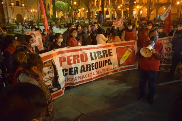 Simpatizantes de Perú Libre marcharon por la calles tras proclamación de Castillo como presidente