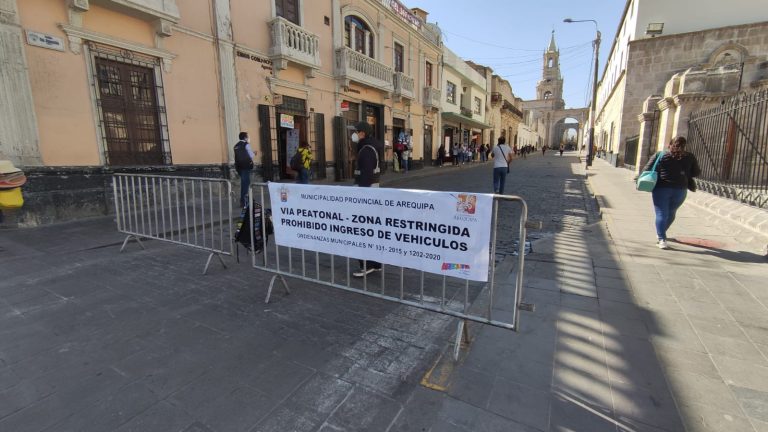 Colocarán vallas en la plaza de Armas y principales calles del Centro Histórico para evitar aglomeraciones