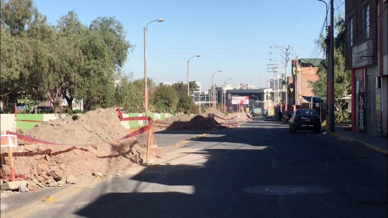Obreros de construcción civil exigen que inicien obras del intercambio vial «Bicentenario»