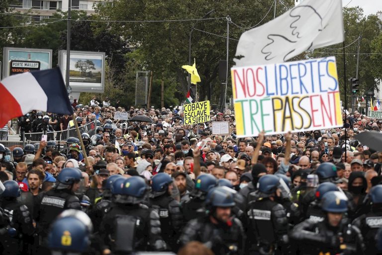 Francia: Protestas contra el pasaporte sanitario llegan a su cuarta semana