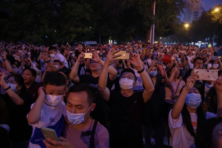 China: Nuevos contagios por COVID-19 descienden hasta los 81
