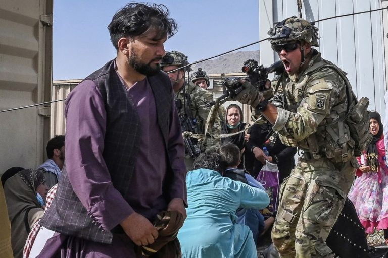 Dos personas armadas murieron por disparos de soldados de EE. UU. en el aeropuerto de Kabul