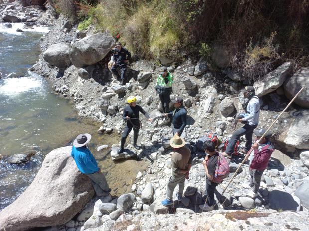 Policías y familiares llevan más de cinco días buscando a niño de 4 años que cayó al río Cotahuasi