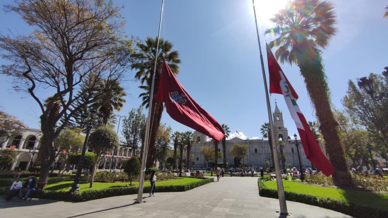 Con izamiento de la bandera de Arequipa inician las actividades por los 481 años de la Ciudad Blanca