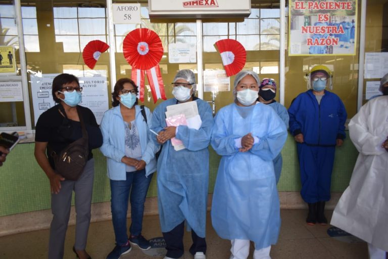 Trabajadores asistenciales del Hospital Honorio Delgado exigen pago de los bonos que no reciben desde el año pasado
